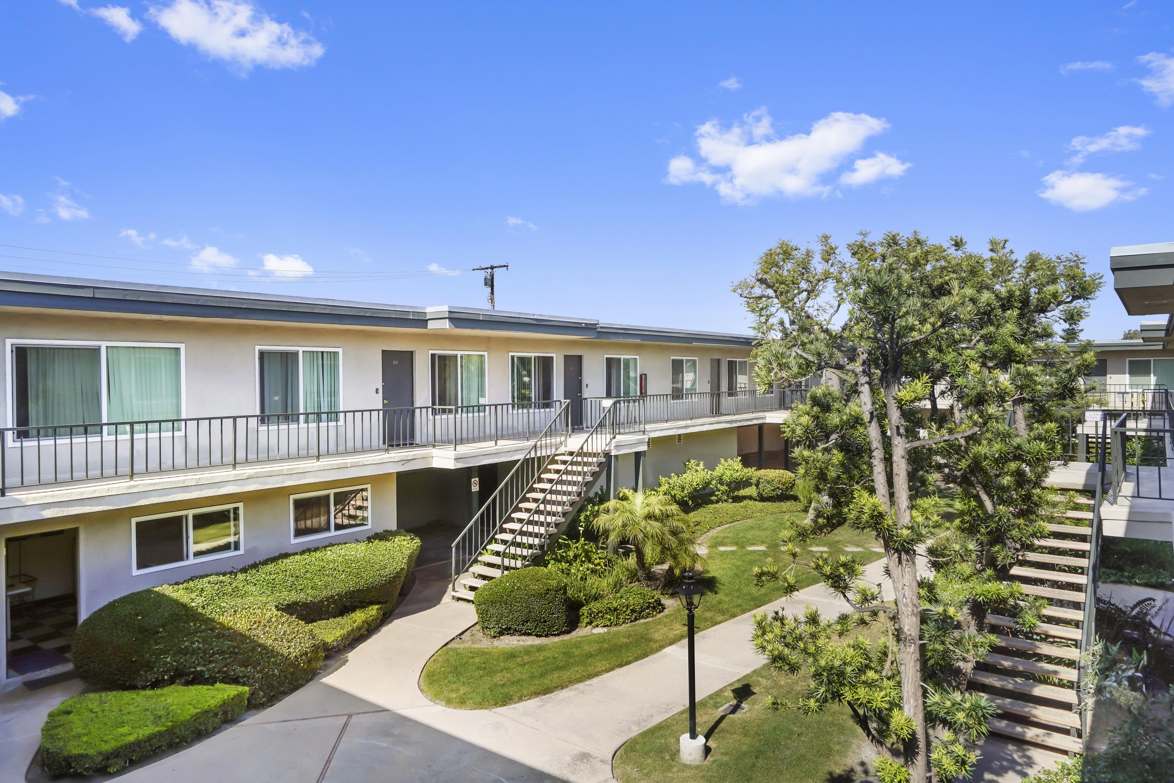 View Photos Lamplighter