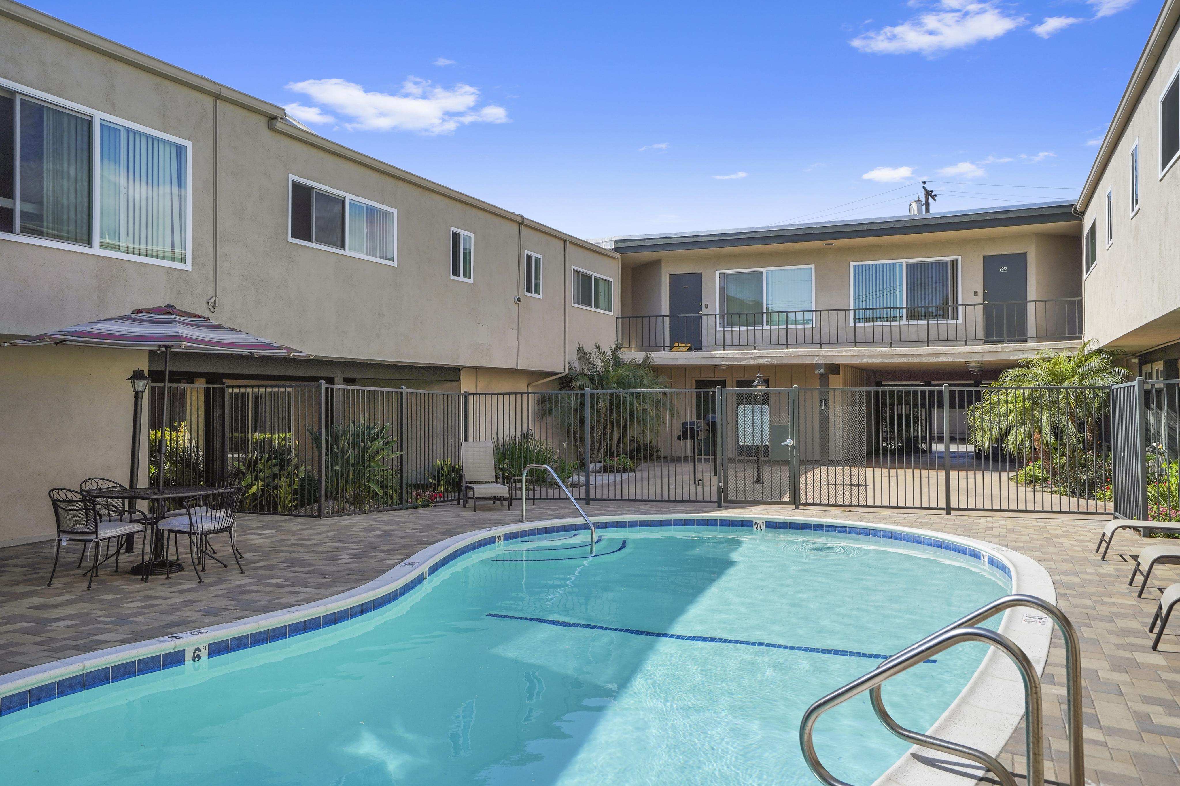 View Photos Lamplighter