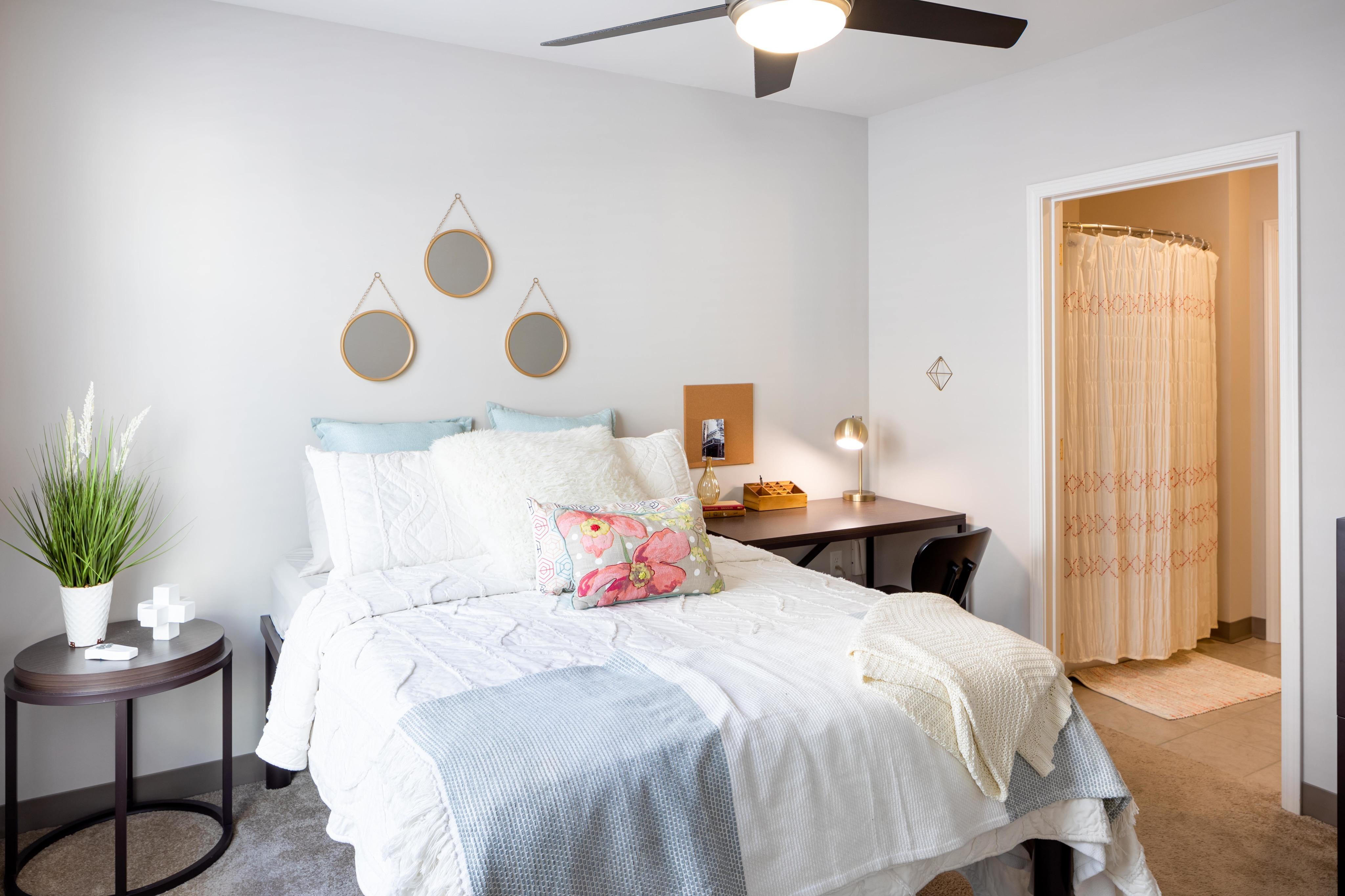 View Photos & Take A Virtual Tour 200 Edgewood Atlanta apartments