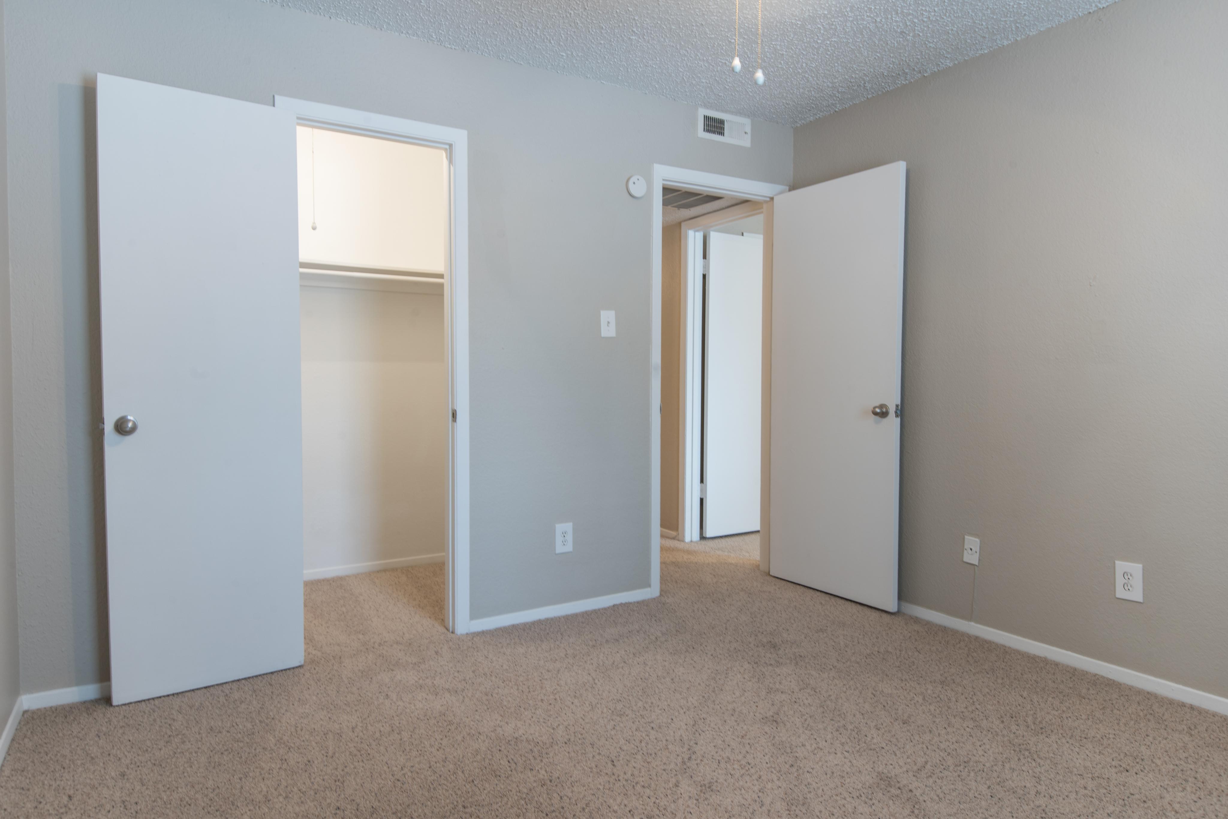 View Photos Savannah Oaks Apartments