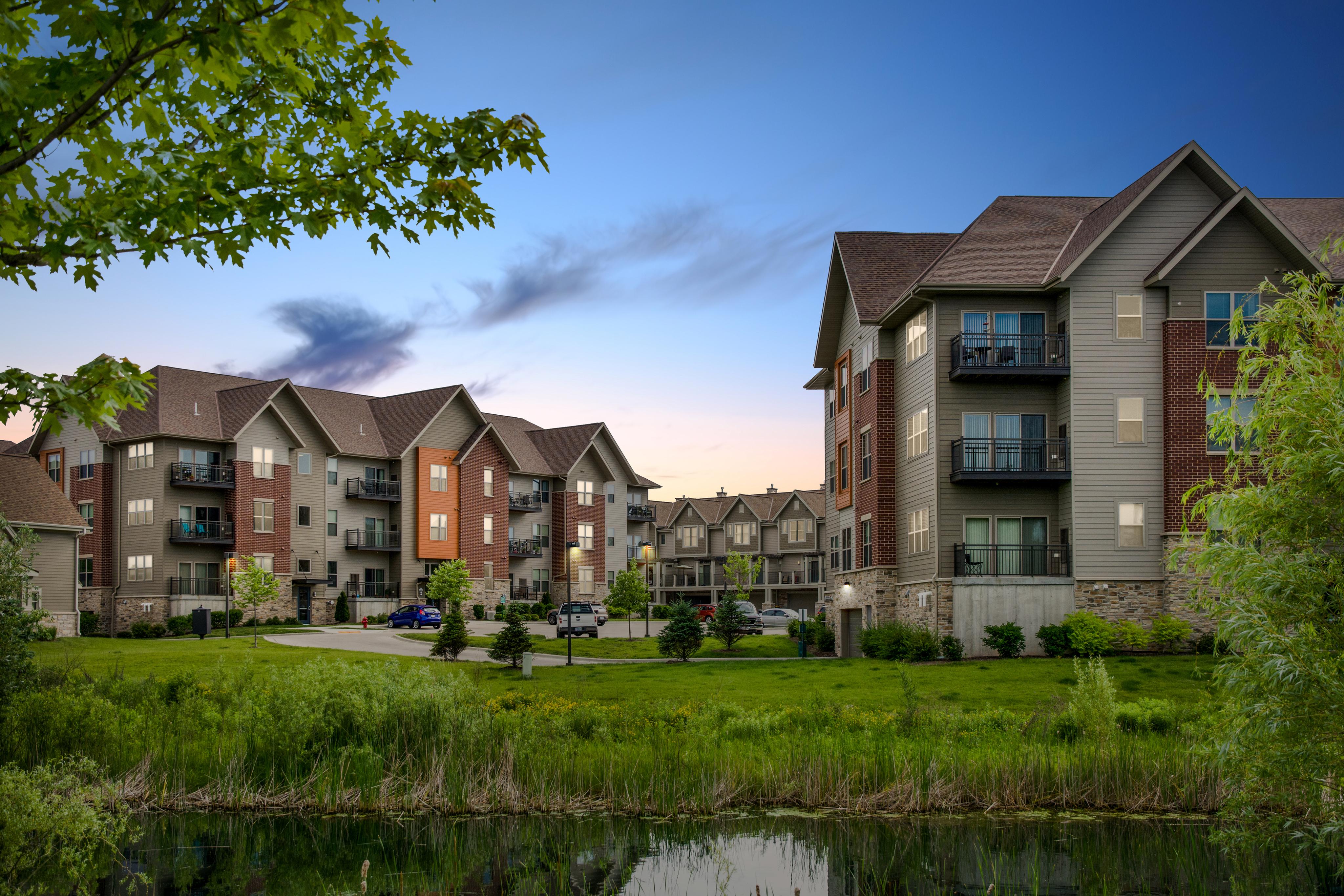 Photo Gallery & Tour The Woodlands Apartments