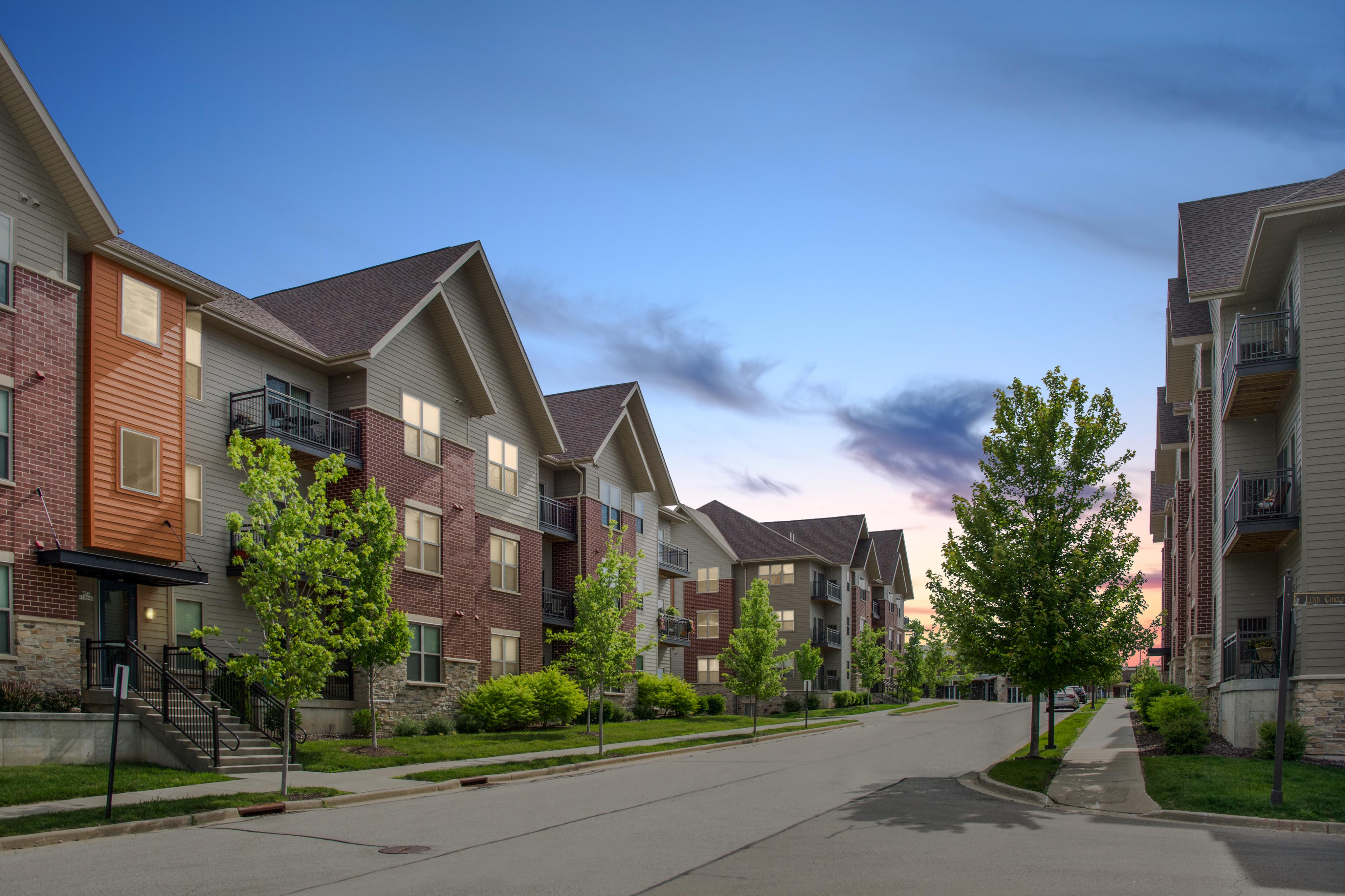 Photo Gallery & Tour The Woodlands Apartments