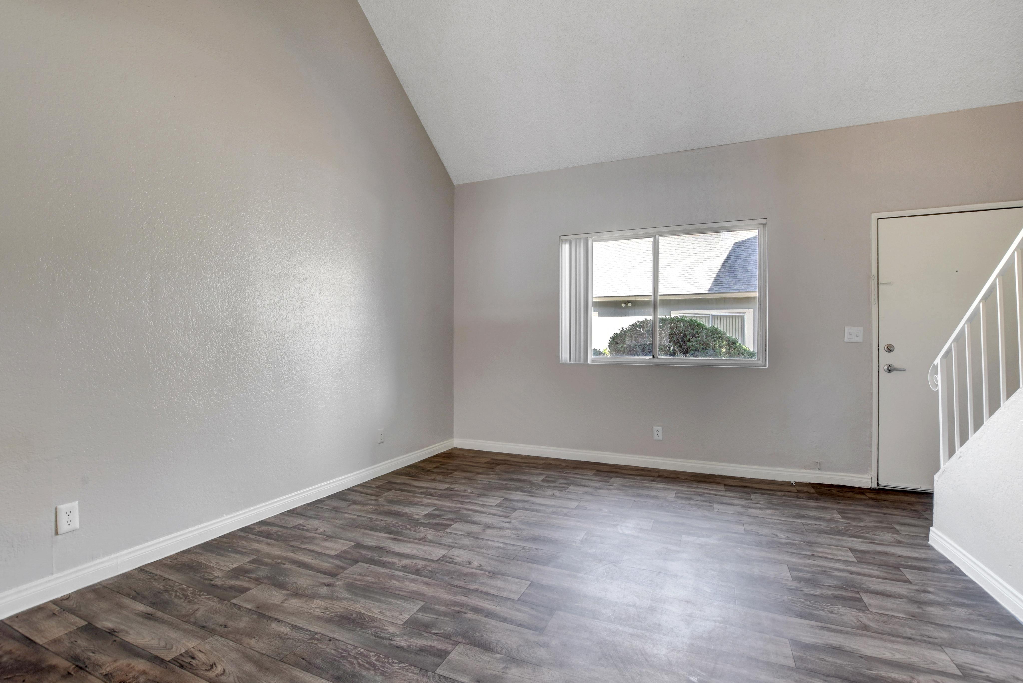 View Photos Green Tree Apartments