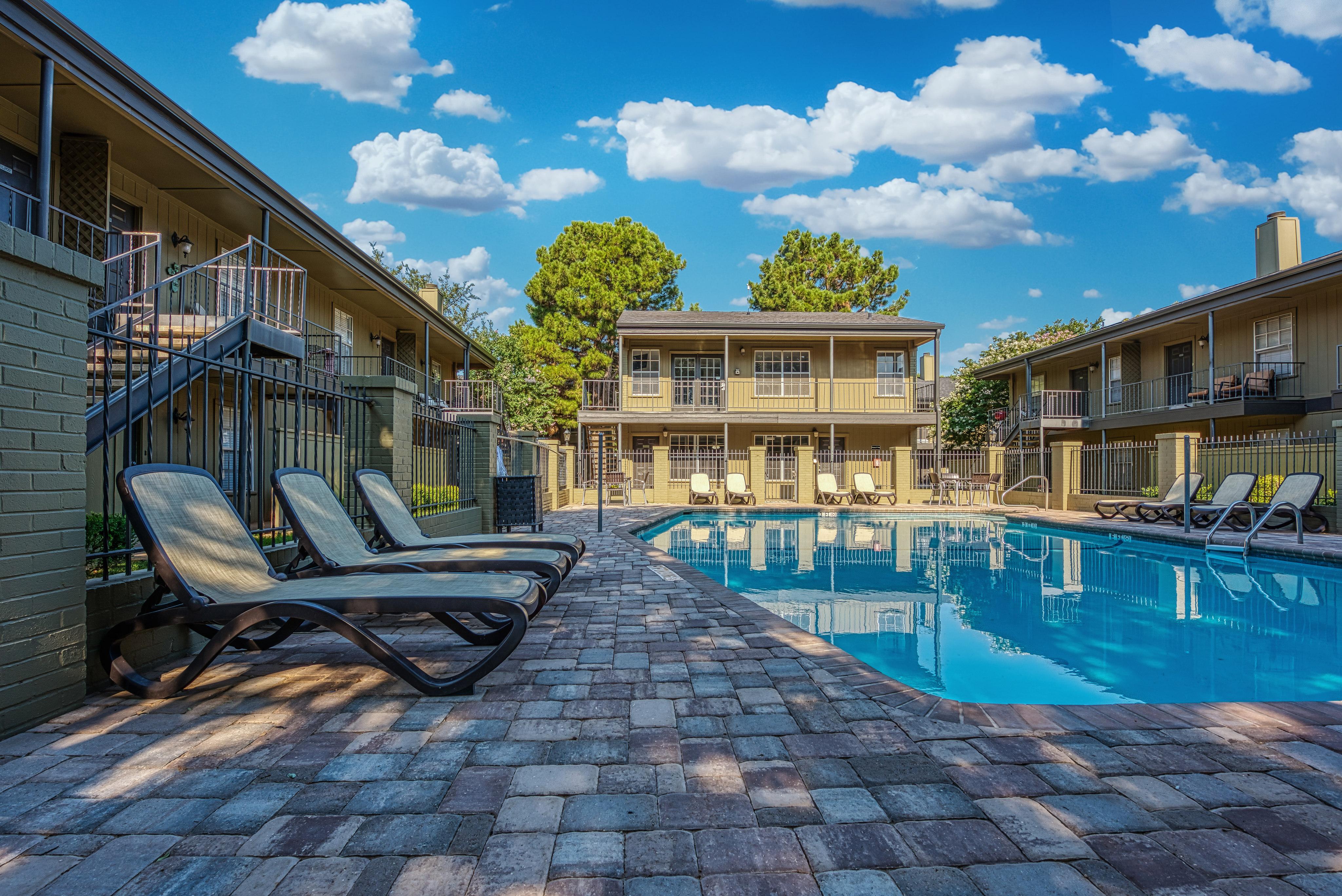 View Photos Savannah Oaks Apartments