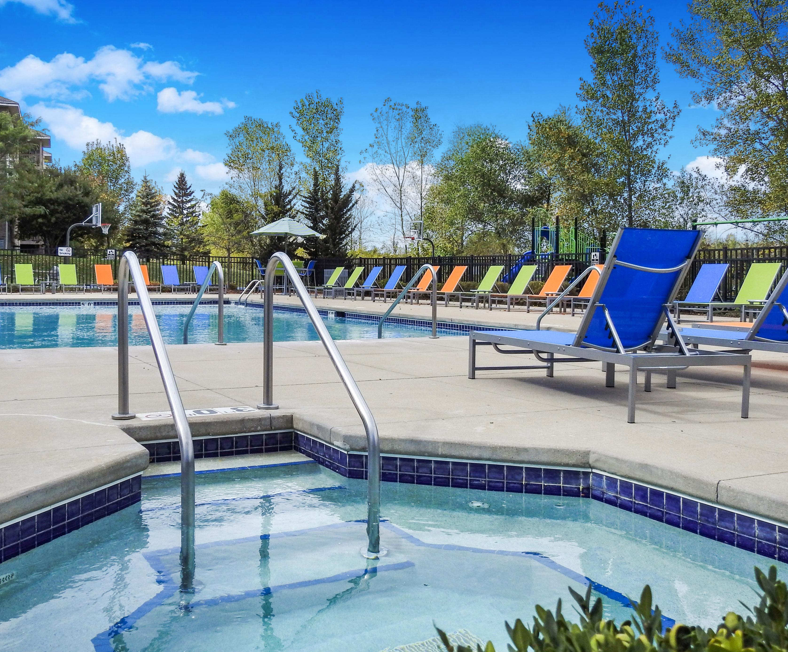 Photo Gallery & Tour Saddle Brook Apartments