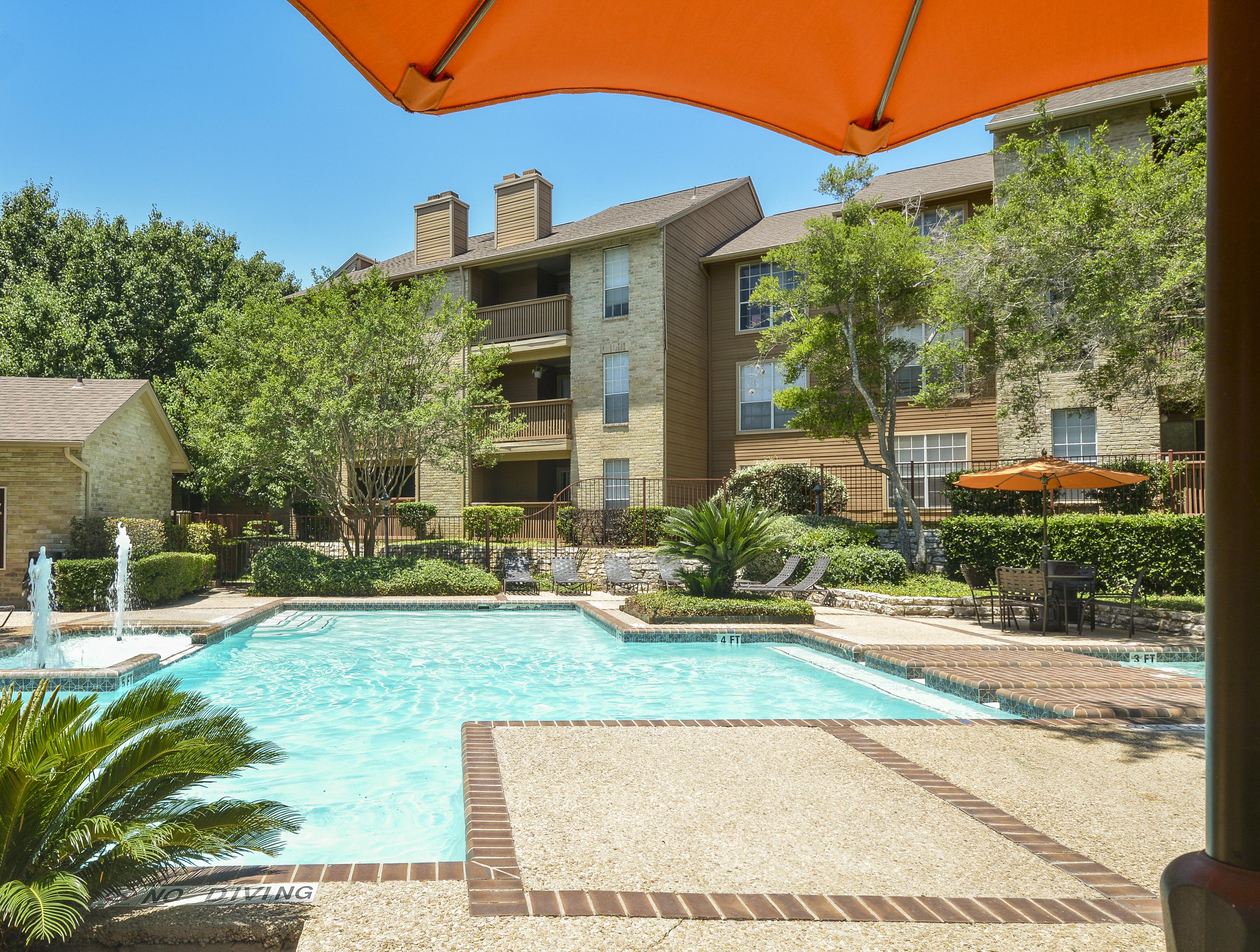 View Photos Oak Springs Apartments