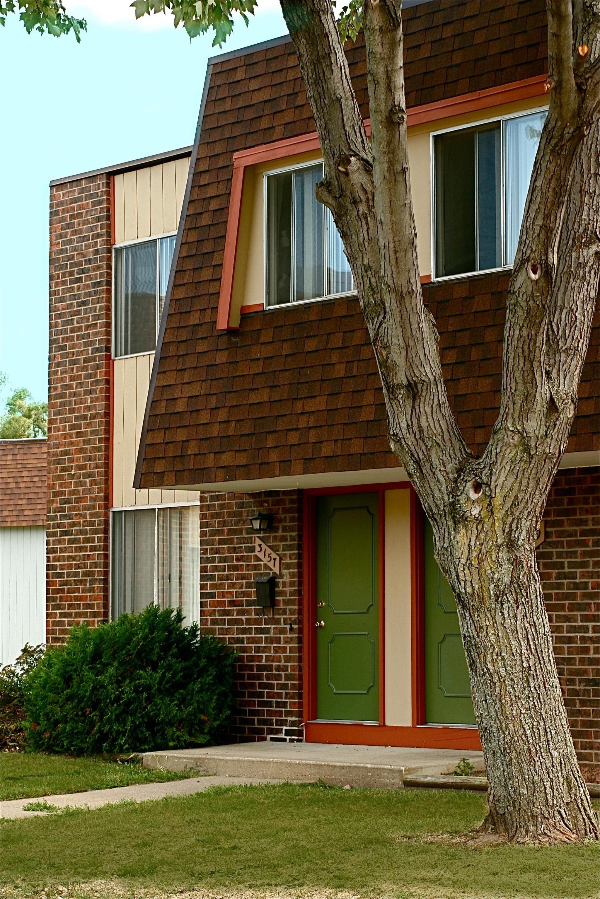 View Photos Arrowhead Apartments & Townhomes