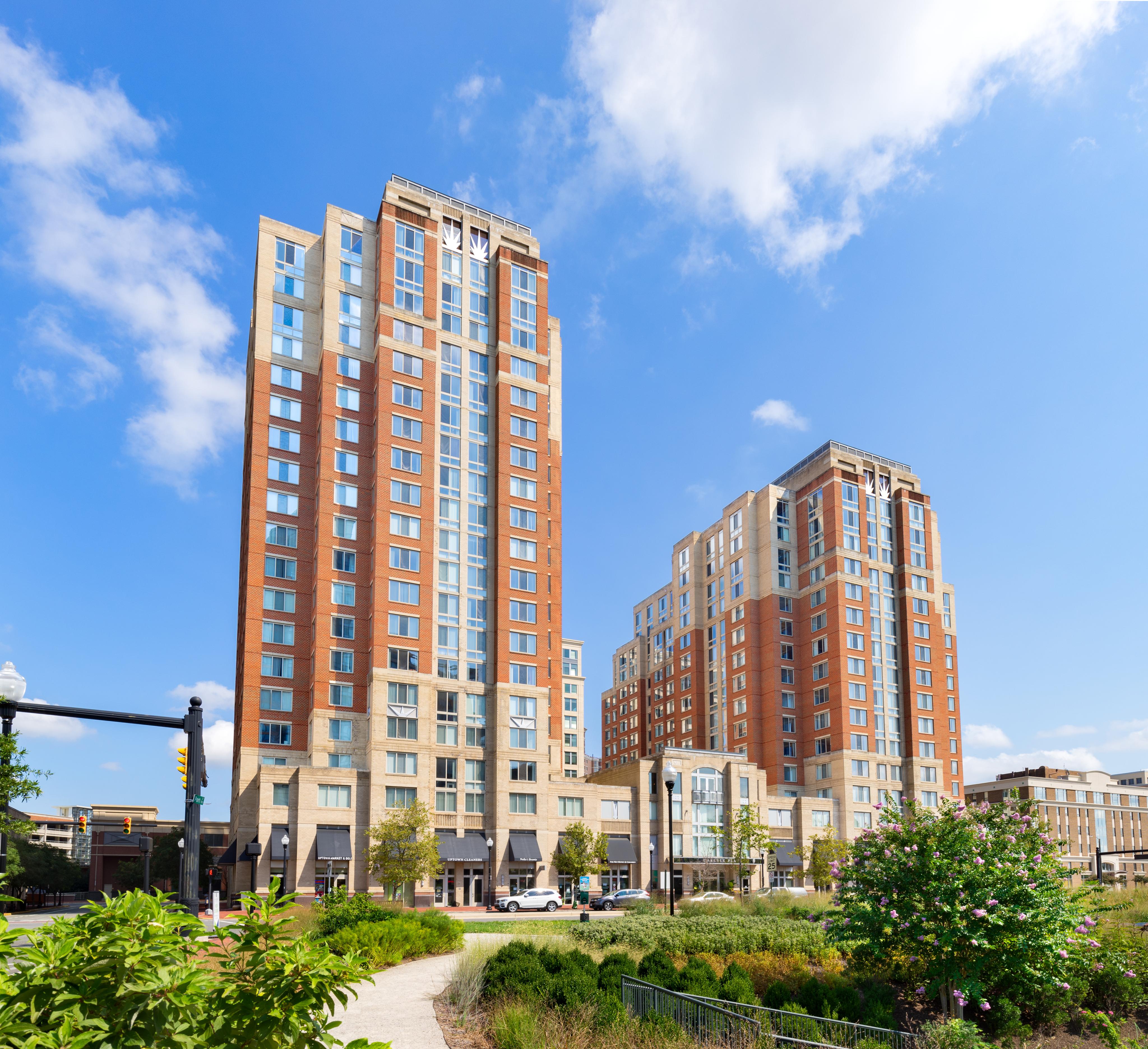 Photo Gallery & Tour Carlyle Place Apartments