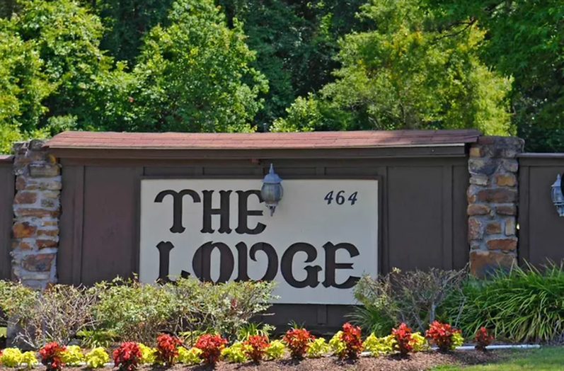 View Photos The Lodge Apartments