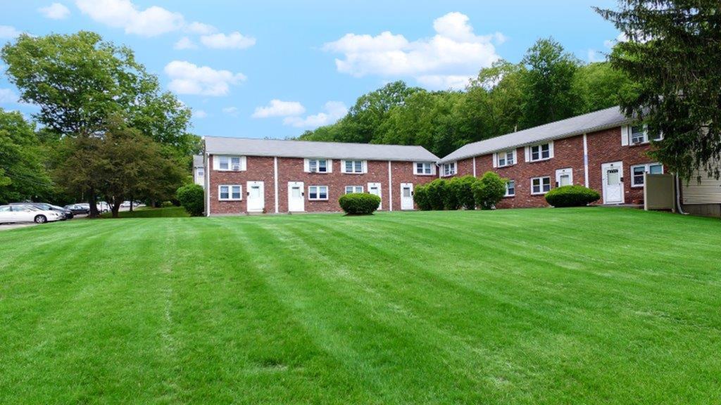 View Photos Oak Street Apartments