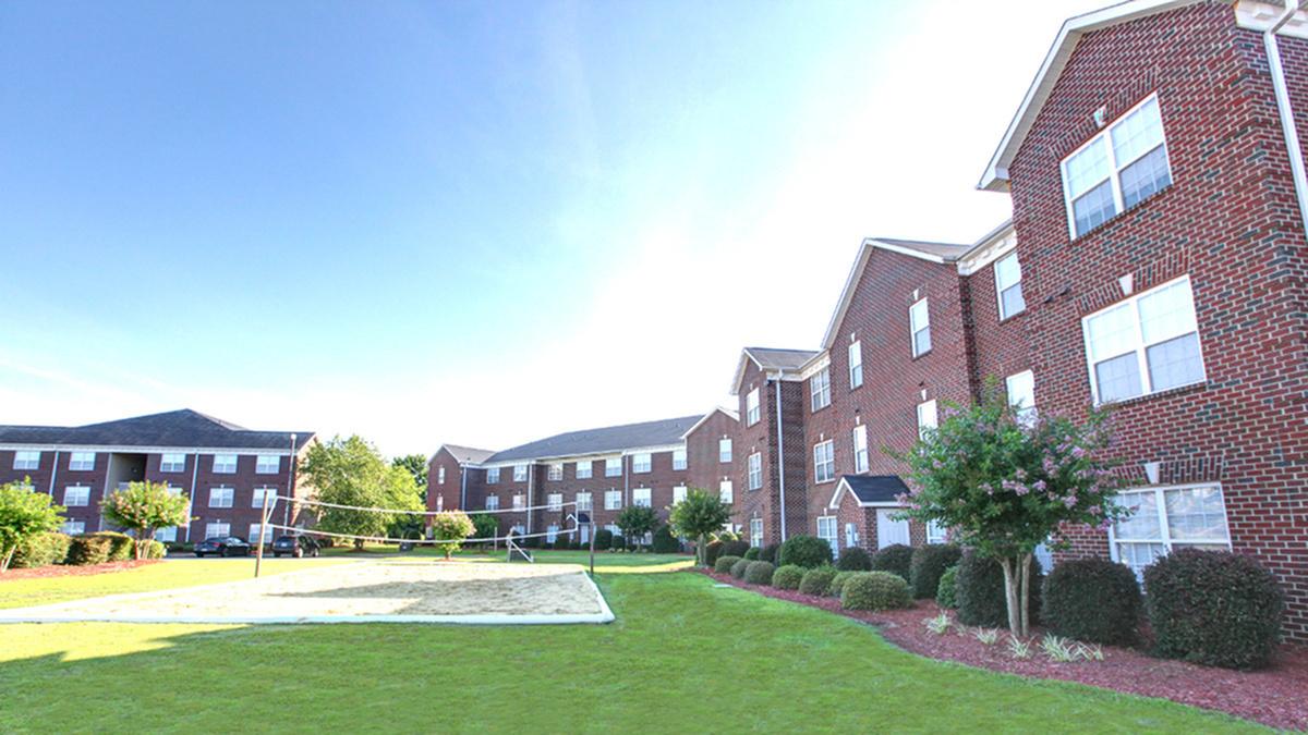 View Photos Pembroke Pointe Apartments