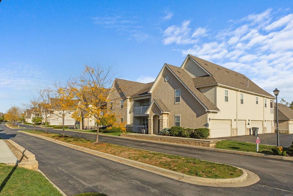 View Photos & Take A Virtual Tour Marble Cliff Commons