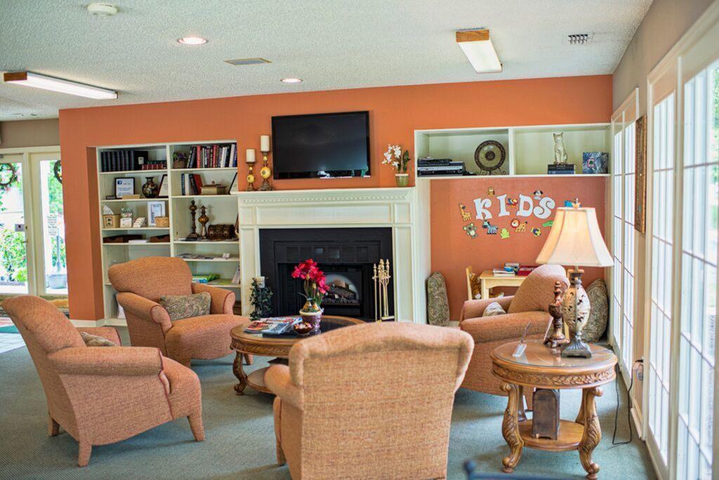 View Photos Cross Creek Apartments