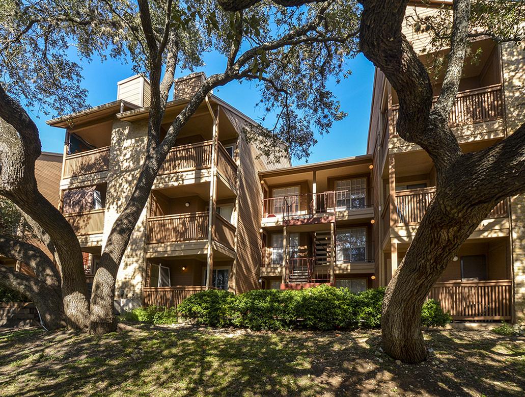 View Photos Oak Springs Apartments