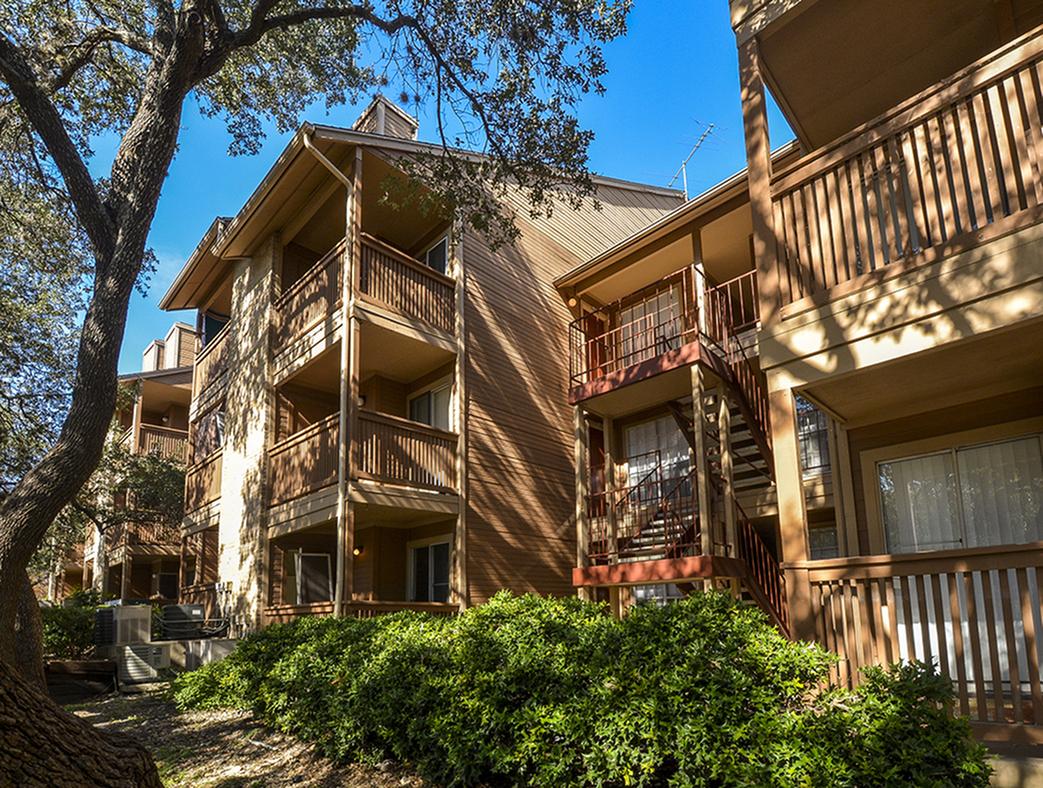 View Photos Oak Springs Apartments