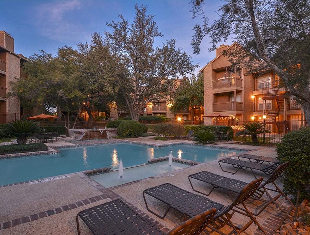 View Photos Oak Springs Apartments