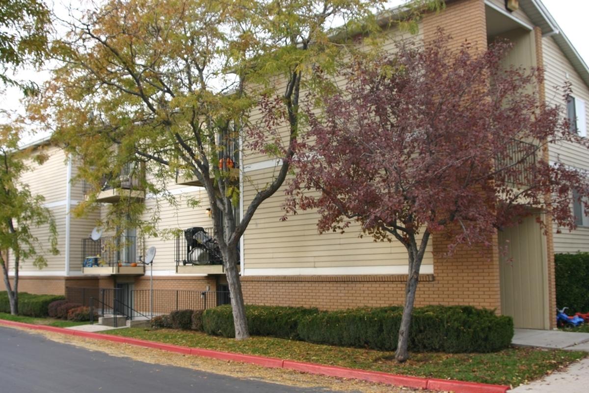 Modern Arcadia Green Apartments Utah with Modern Garage