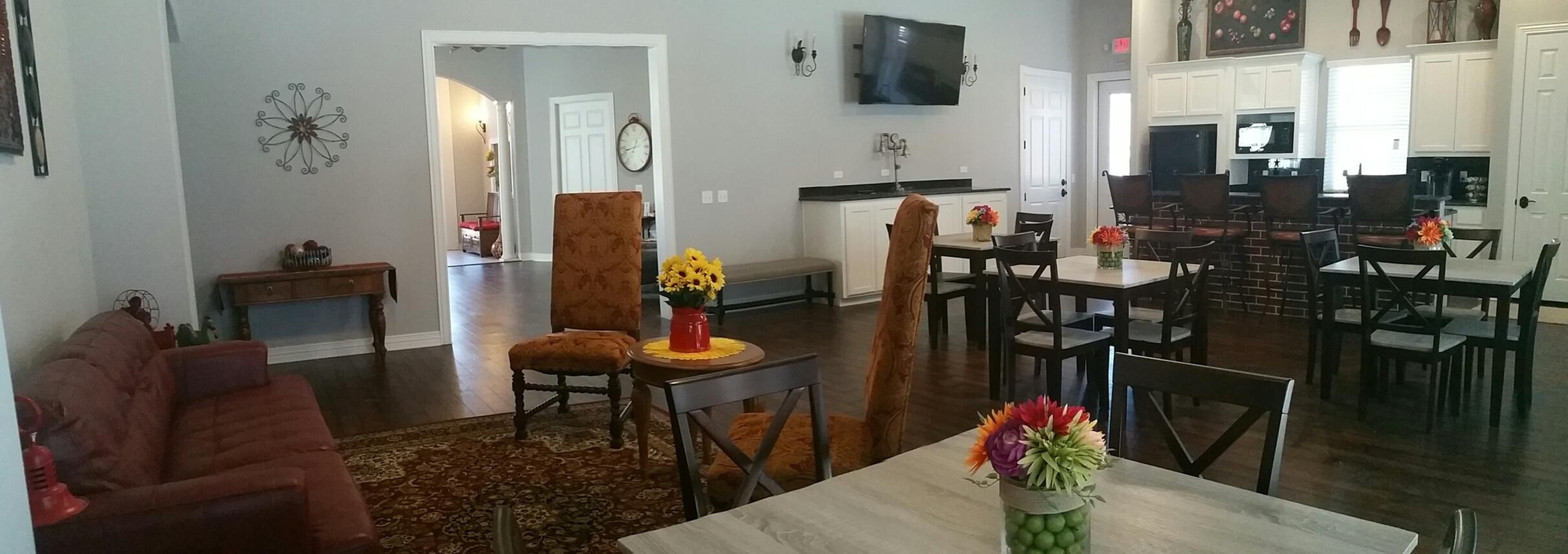 View Photos COLONIAL CROSSING APARTMENTS