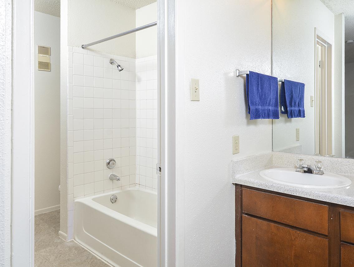 View Photos Oak Springs Apartments