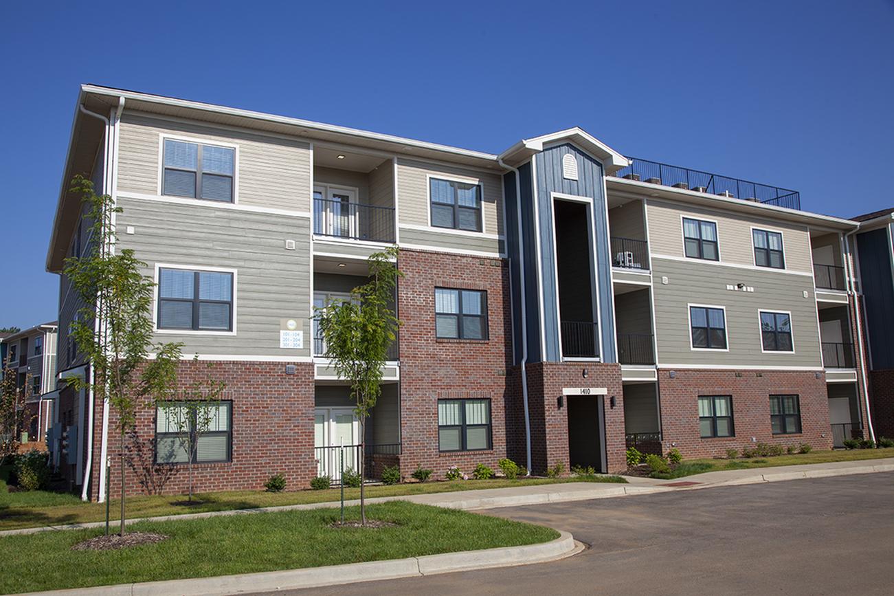 Gallery See Apartment and Community Amenities at Avoca