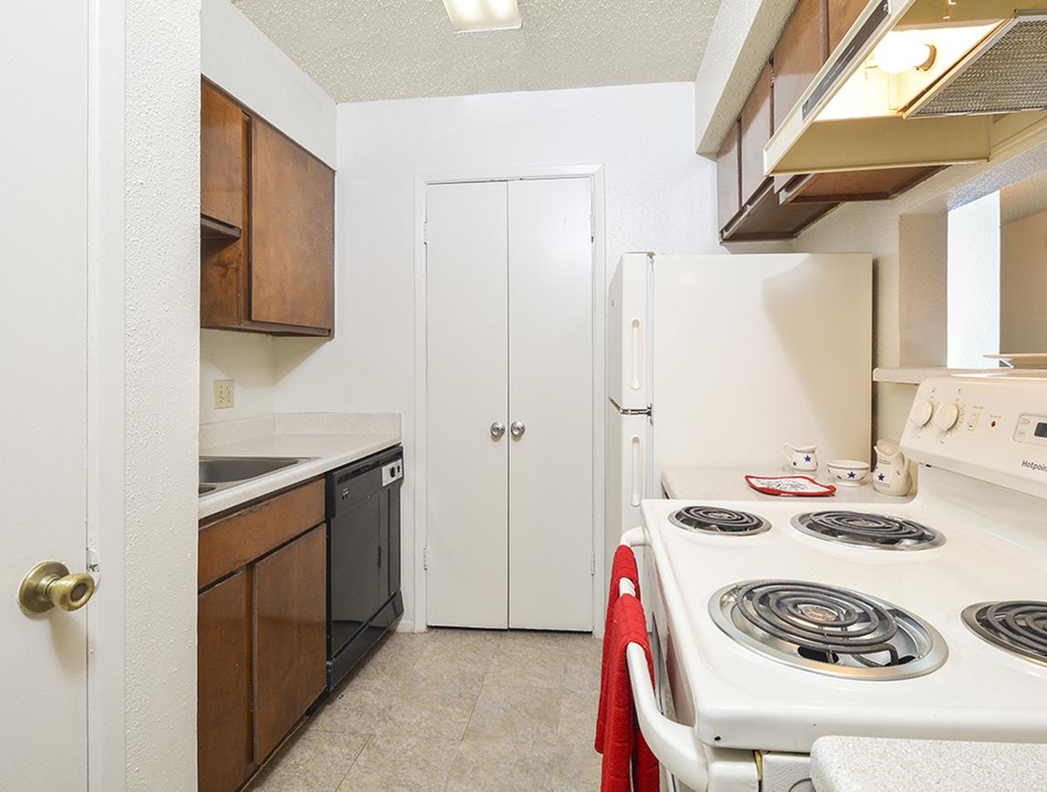 View Photos Oak Springs Apartments