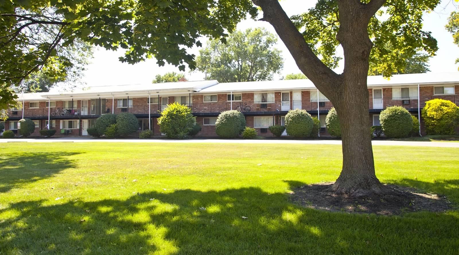 View photos newburgh colonial apartments apartments in westland