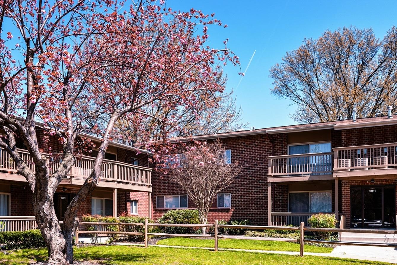 View Photos Clarke Manor Apartments