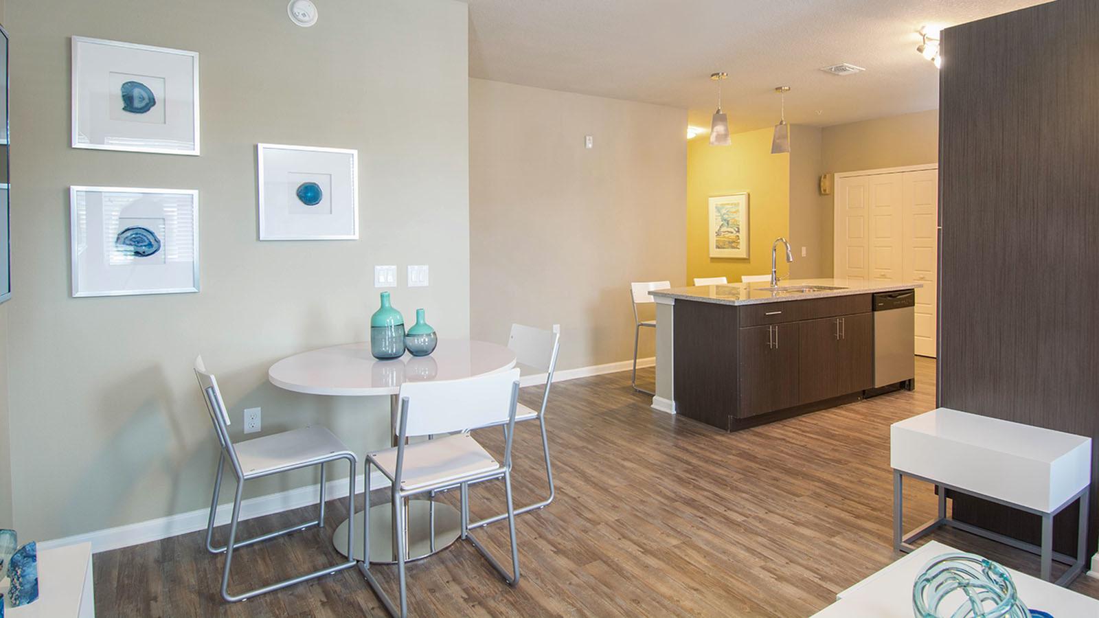 View Photos IQ Luxury