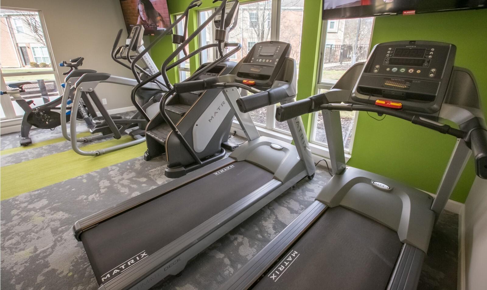 Photos of Williamsburg Townhomes Apartments Rentals in Sagamore Hills OH