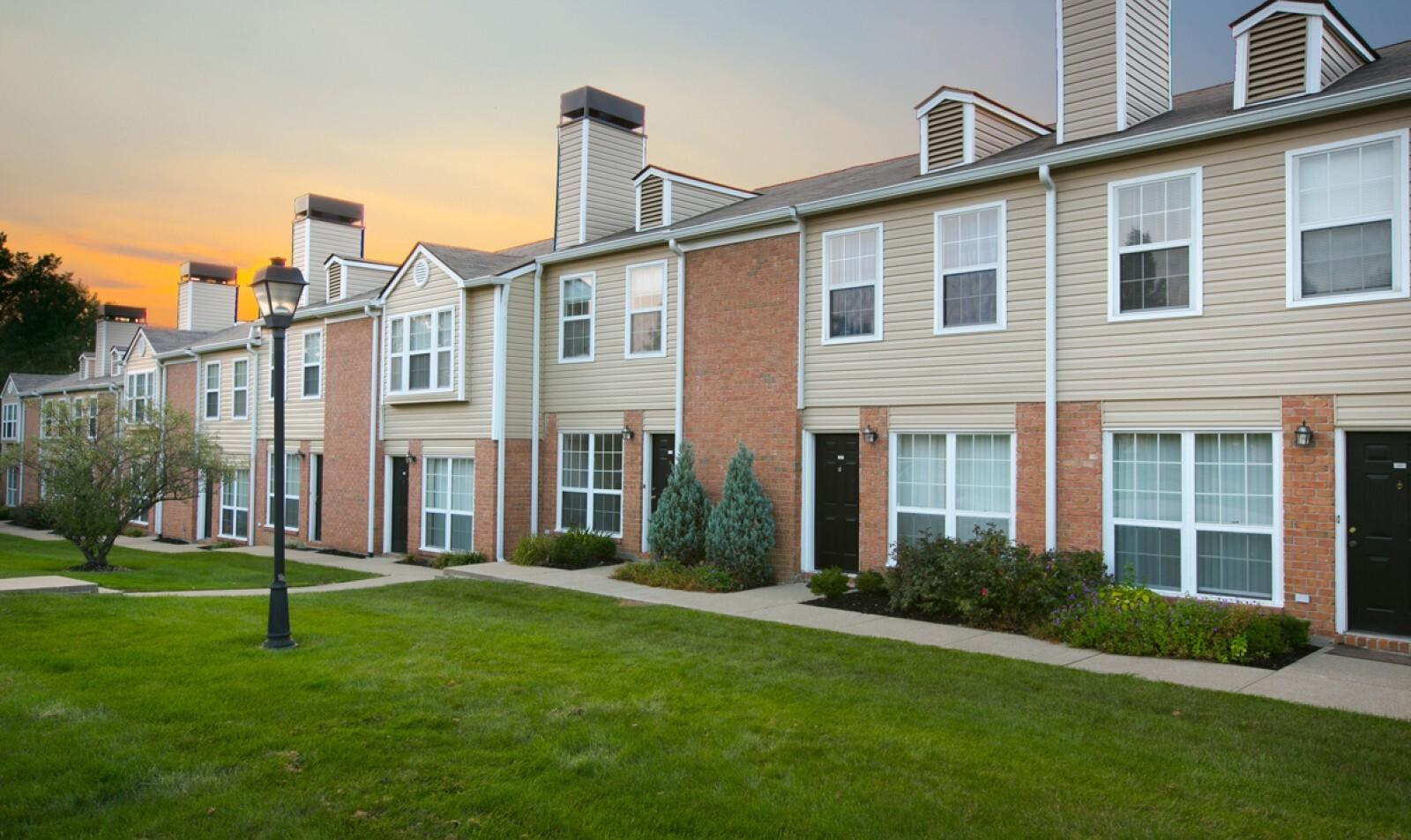 Photos of Williamsburg Townhomes Apartments Rentals in Sagamore Hills OH