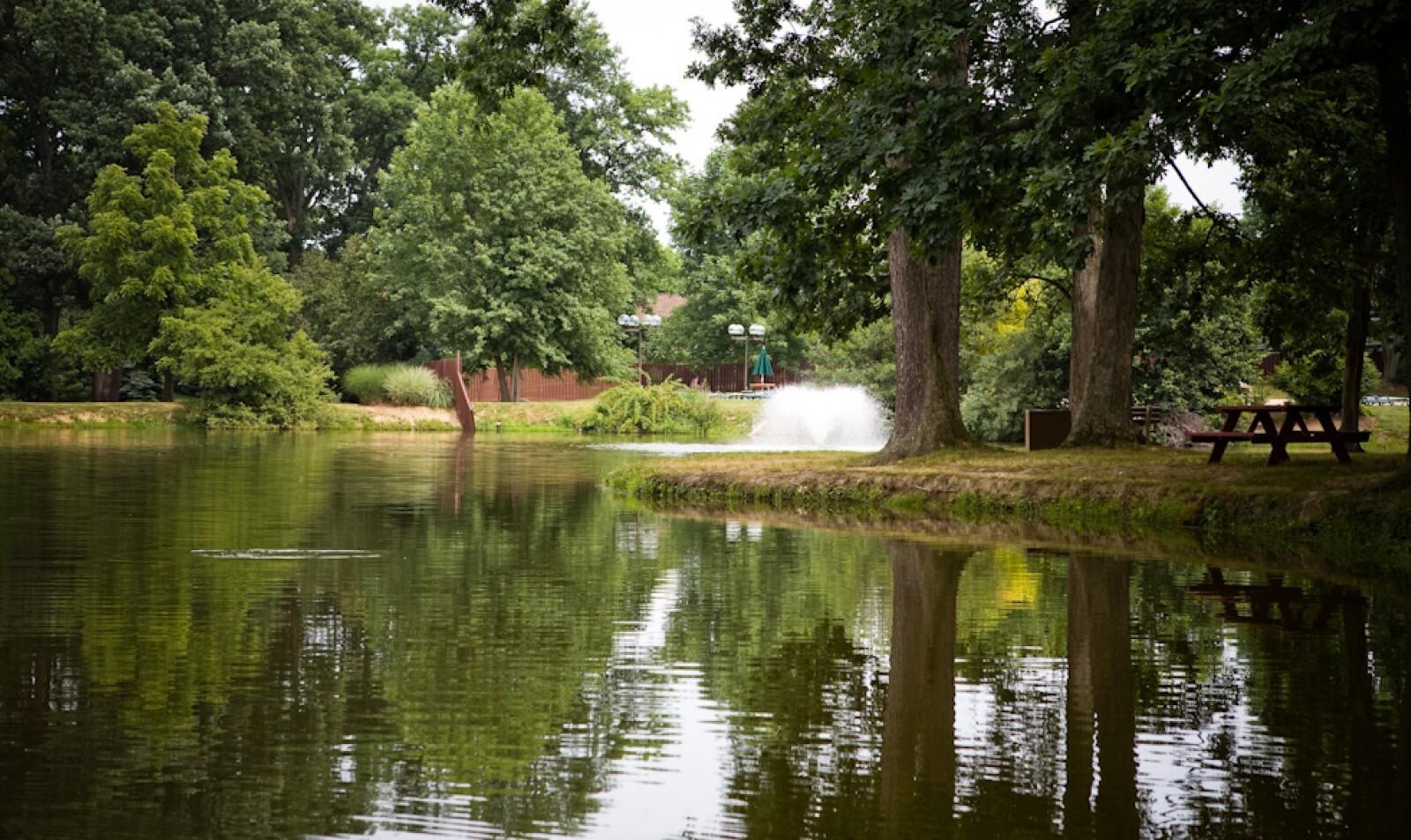 Photos of Williamsburg Townhomes Apartments Rentals in Sagamore Hills OH